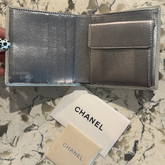 AUTHENTIC CHANEL WALLET - Picture 2 of 7
